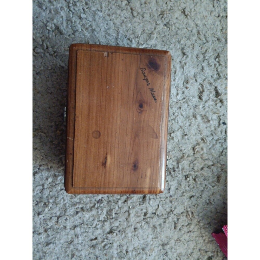 Vintage cedar Wooden Box Bangor Maine Collectible Trinket Storage travel souveni